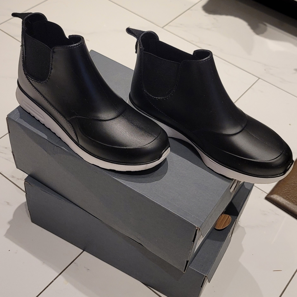 Yoki brand rain booties. Semi platform - black with white platform size 8